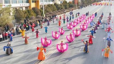 千萬人線上圍觀！晨光夜幕皆盛景，阿拉善元宵節(jié)直播“火出圈”