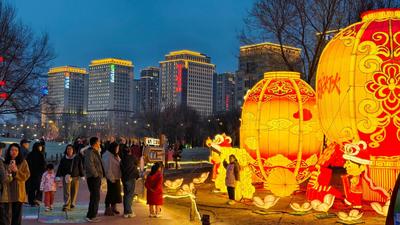 花燈璀璨映青城