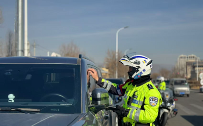 疏治結(jié)合 青城交警全力“凈路”保暢通