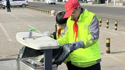 童心學(xué)雷鋒！這才是少年最美的樣子