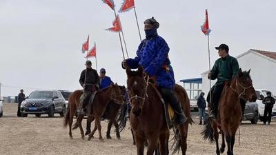 駿馬奔騰展風(fēng)采 草原馬賽燃激情