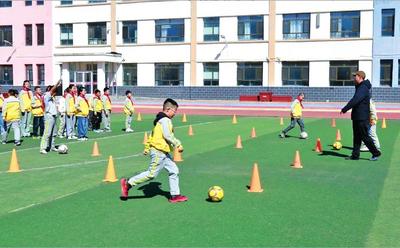 小足球踢出大課堂