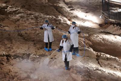 超大規(guī)?？铸埖盎捍┥稀凹{米防護(hù)服”