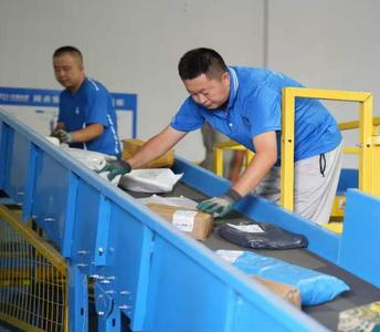 賈越棋：快遞小哥的“先鋒范兒”