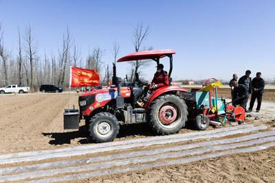 ?  號令一響，農(nóng)機齊鳴：烏蘭察布七百萬畝良田按下生產(chǎn)“啟動鍵”