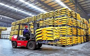 備足農(nóng)資助春耕