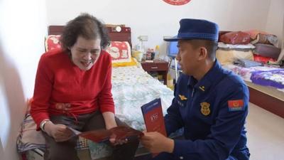 二連浩特市消防救援大隊(duì)與二連浩特市民政事業(yè)發(fā)展中心聯(lián)合開展消防安全宣傳活動(dòng)