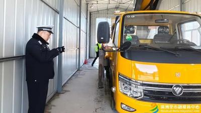 滿洲里市交通管理大隊(duì)推動(dòng)車駕管查驗(yàn)業(yè)務(wù)提檔升級(jí)