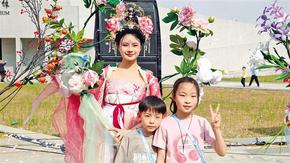 “十二花神”扮靚青城