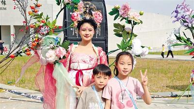 “十二花神”扮靚青城