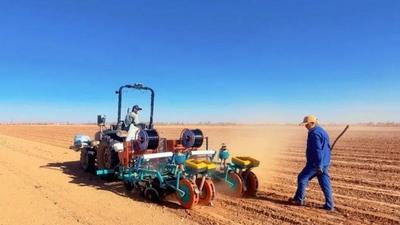 走一線 改文風(fēng)丨農(nóng)機(jī)轟鳴春潮涌！阿拉善左旗溫都爾勒圖鎮(zhèn)春耕正當(dāng)時(shí)