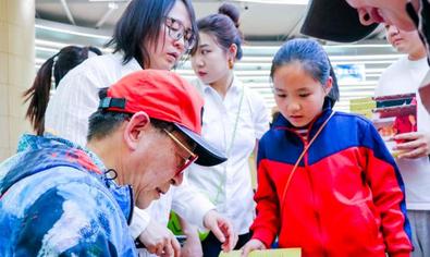 六小龄童携《良师益友》来青城了