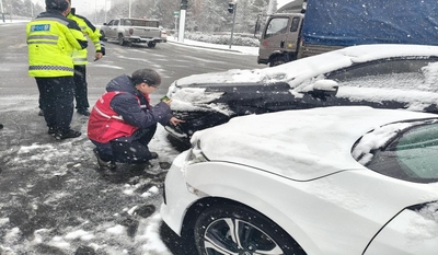 人保財(cái)險(xiǎn)興安盟分公司極速應(yīng)對(duì)暴雪天氣