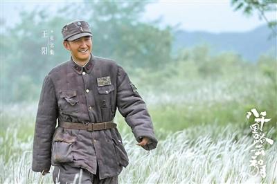 《八千里路云和月》：貼著地走也有詩意