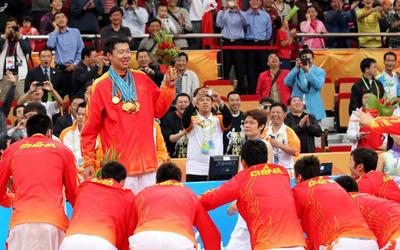 中國(guó)男籃傳奇球星王治郅入選國(guó)際籃聯(lián)名人堂
