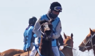 第七屆“土默特杯”賽馬運(yùn)動(dòng)會(huì)開(kāi)幕