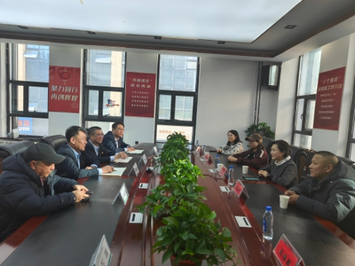 義勒力特鎮(zhèn)政府到訪中國(guó)人壽財(cái)險(xiǎn)興安中心支公司開(kāi)展座談并贈(zèng)送錦旗致謝