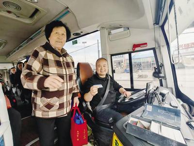 小小班車跑出幸福“加速度”