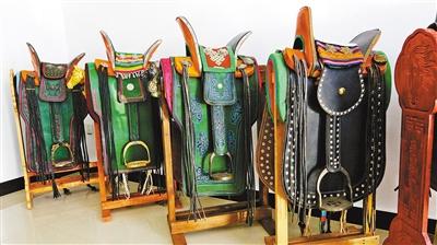 金鞍承脈守匠心