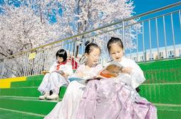 春日桃花开 书香润校园