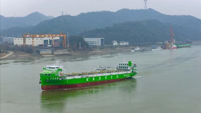 中國首艘世界最大純電動智能集裝箱海船交付