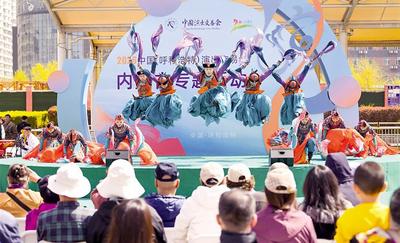 小舞臺點(diǎn)亮演交會  