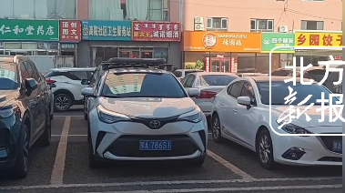 呼和浩特市交警严查不按指示箭头方向停车