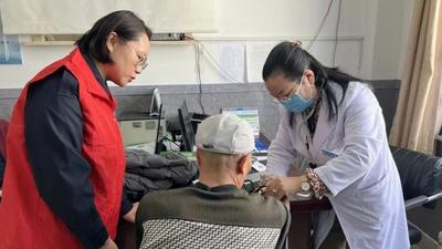 腳步踏遍社區(qū)巷陌 真心守護(hù)一方煙火 | 走一線 改文風(fēng)