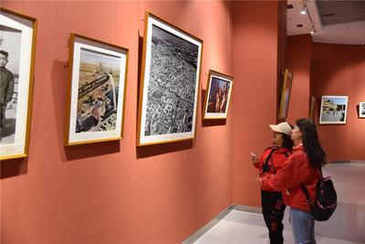 140余幅影像作品、79年跨度！内蒙古民生记忆图片展乌海开展