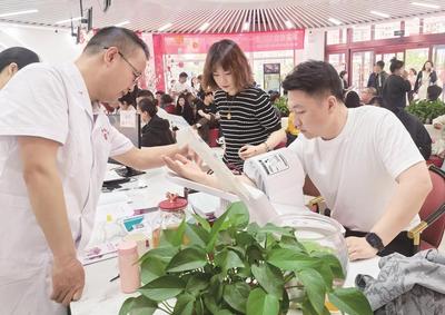 情牽“520” 健康筑幸福  昆都侖區(qū)推出領(lǐng)證送婚孕檢服務(wù)