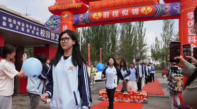 紅毯躍龍門?師恩映前程 | 呼市新華2026屆升學畢業(yè)典禮圓滿落幕！