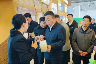青海省副秘書長王建平率隊調(diào)研蒙草生態(tài) 深化科技合作助力“三北”攻堅