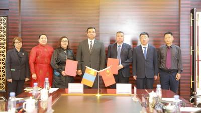 跨境攜手 共譜新篇——二連浩特市與蒙古國中戈壁省簽署文體旅游合作備忘錄