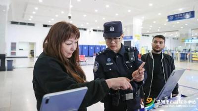 走一線 改文風 | 24小時守護平安的國門“警”色