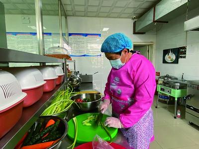 “花小錢吃舒心飯” 集寧區(qū)橋西街道馬橋街社區(qū)這家食堂憑啥讓居民交口稱贊？