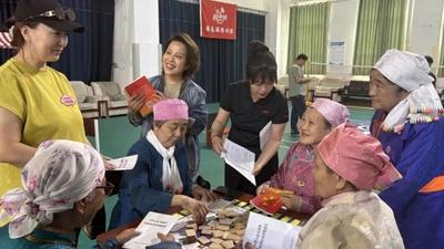 政策宣講+非遺游戲！西城社區(qū)民族團(tuán)結(jié)活動氛圍感拉滿｜推動鑄牢中華民族共同體意識走深走實