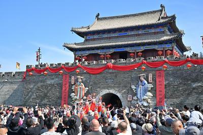 假日江山麗 旅途活力足——“五一”假期掀起出游熱潮