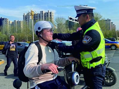烏蘭察布：平凡的崗位，不凡的堅(jiān)守