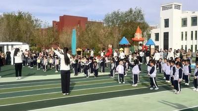 二連浩特市第一幼兒園家長開放日：悅動(dòng)寶貝 律動(dòng)成長
