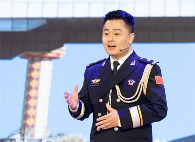 青春在国门闪光
