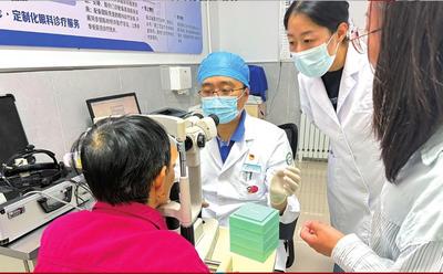 全國“愛眼日”義診