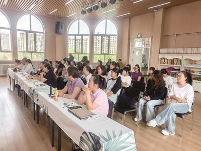 包頭市舉行全民閱讀公益講座