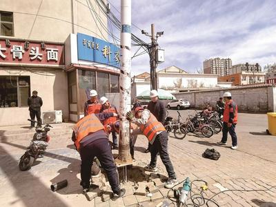 占道路桿被遷移 居民出行變通暢