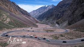 新疆乌苏：独库公路风景壮美