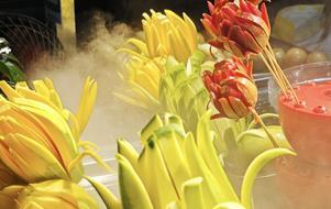 广西:限定吃法 芒果李子都想