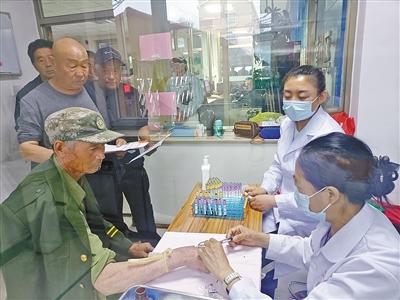 跨越千里 送医下乡 “医疗乌兰牧骑” 情暖万千老兵