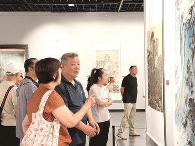 包头市举办书画摄影剪纸作品展