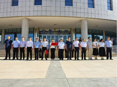 警保联动送“亮尾” 风险减量护农家​——乌海市“岁岁安澜·护行万家”农村牧区安全防护项目警示旗发放仪式启动