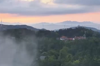 河南信阳鸡公山云海翻涌