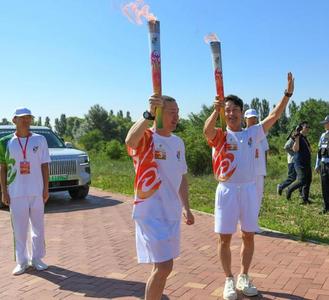 高清图集丨16棒火炬接力奔跑！城中草原见证内蒙古十六运圣火采集传递高光时刻